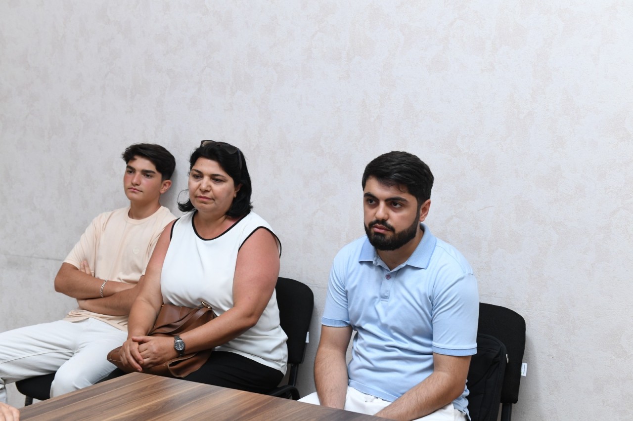 Rövşən Rzayev vətəndaşların növbəti qəbulunu keçirib - FOTOLAR